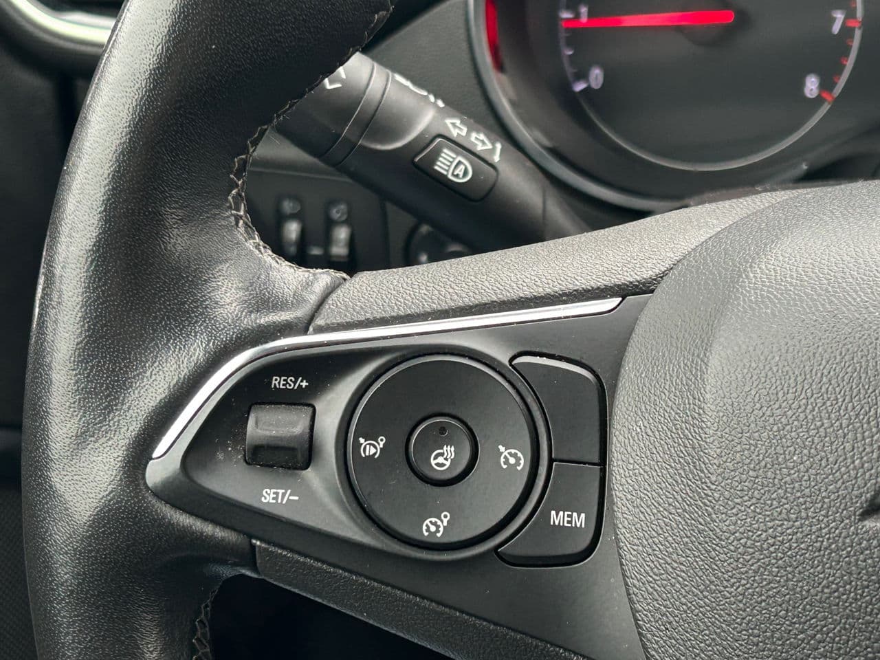 Opel Crossland X 2023 — Миниатюра 8