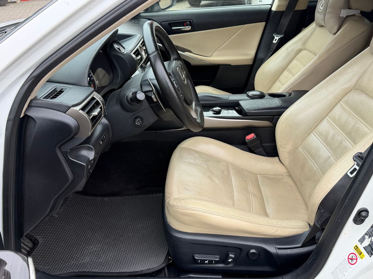 Lexus IS 300h 2014 — Миниатюра 8