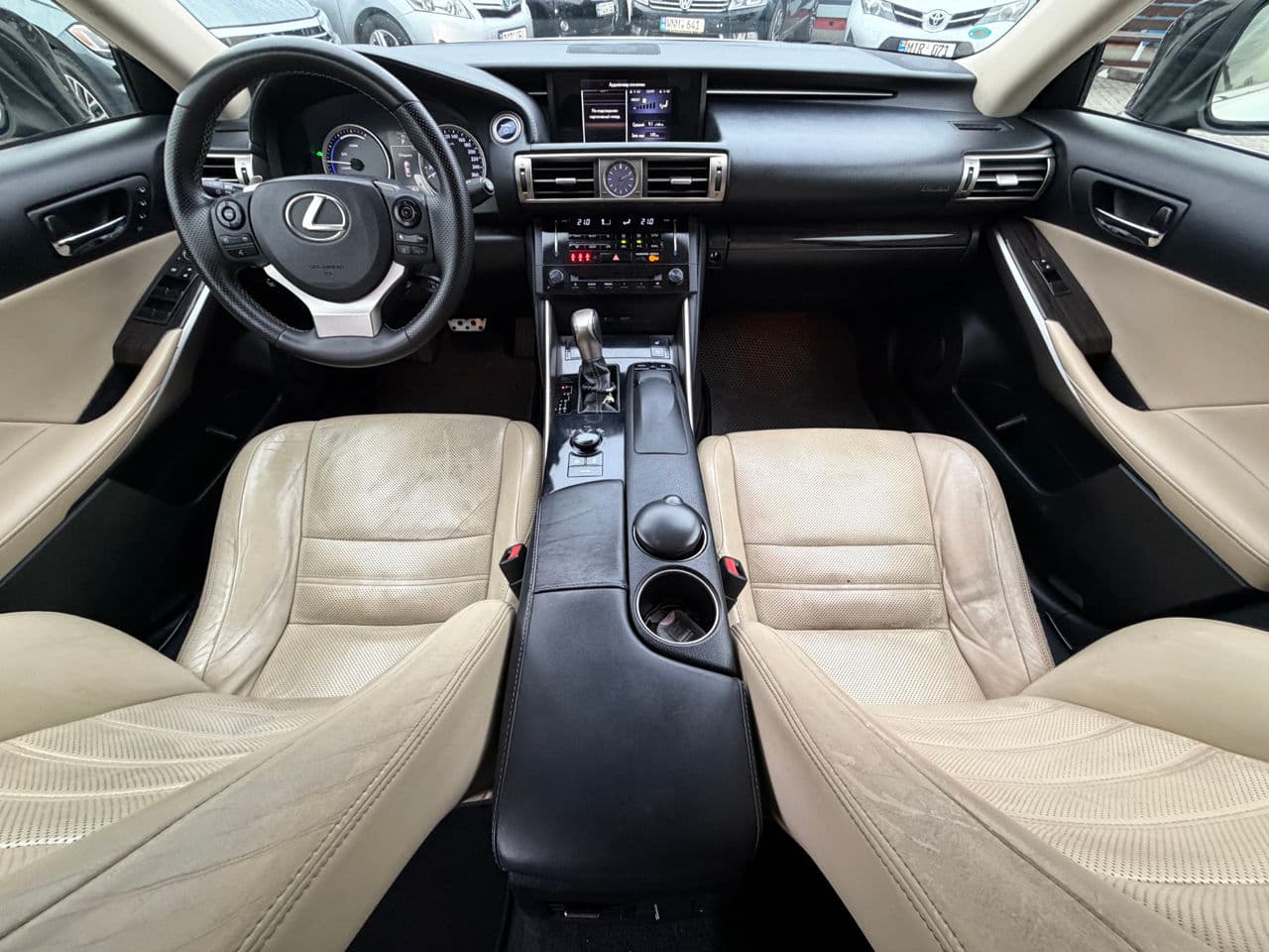 Lexus IS 300h 2014 — Миниатюра 10