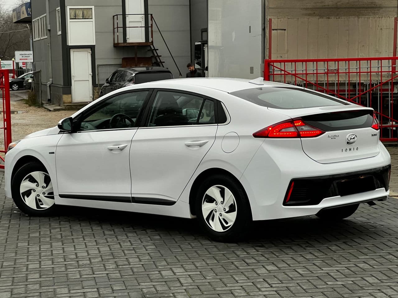 Hyundai Ioniq 2017 — Миниатюра 2