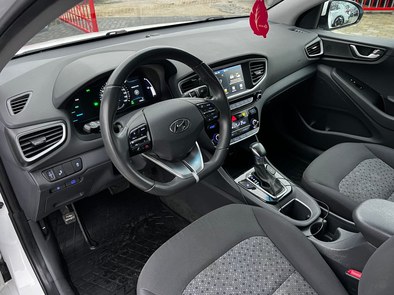 Hyundai Ioniq 2017 — Миниатюра 7