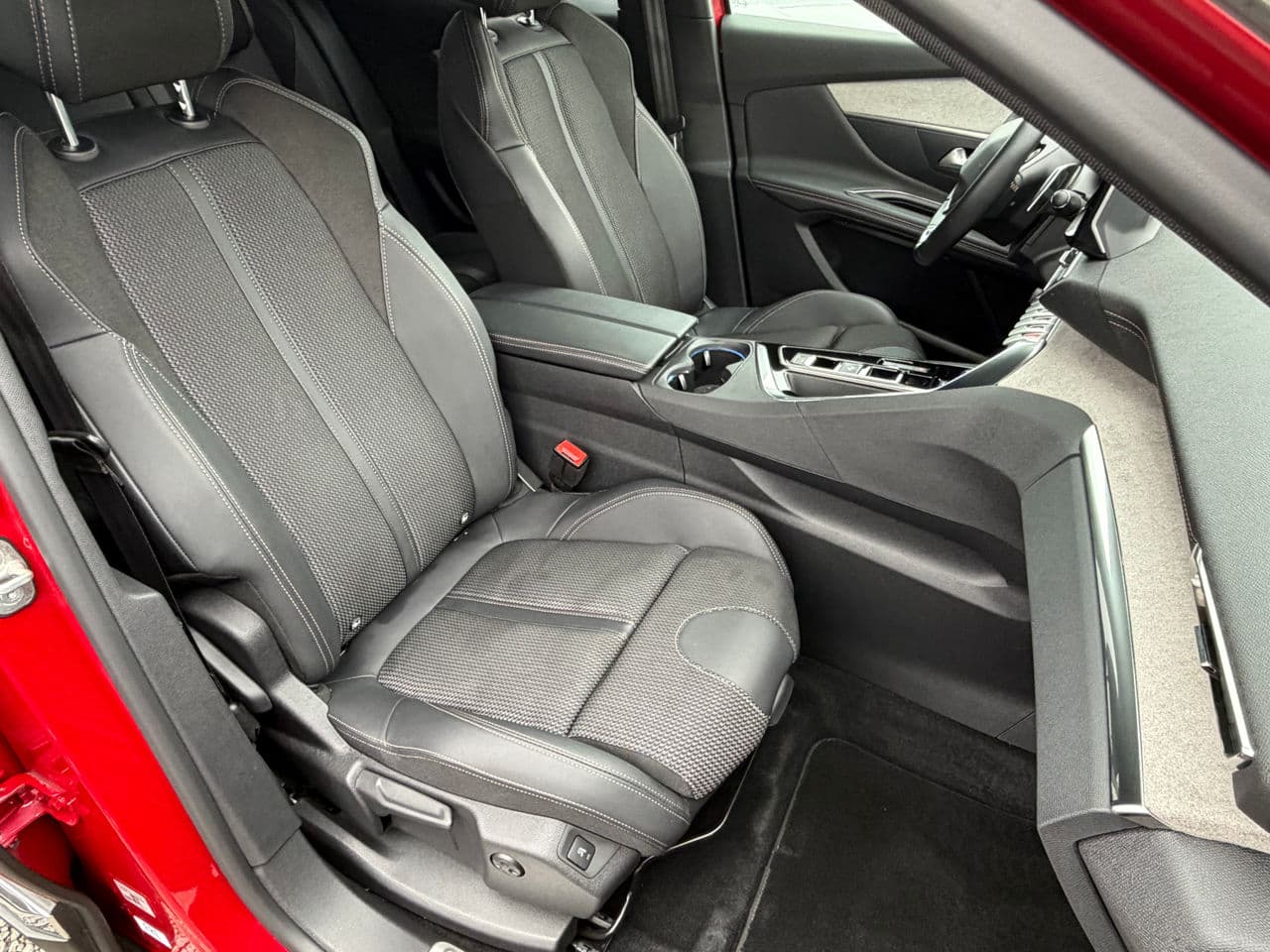 Peugeot 3008 2023 — Миниатюра 16
