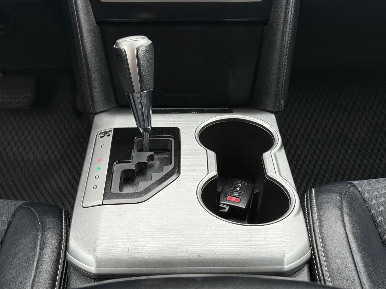 Toyota Camry 2014 — Миниатюра 11