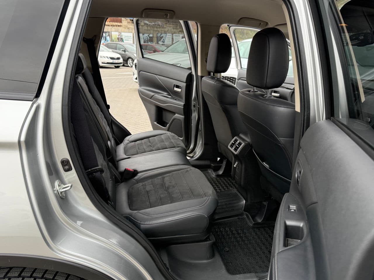 Mitsubishi Outlander 2021 — Миниатюра 15