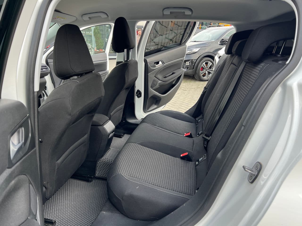 Peugeot 308 2019 — Миниатюра 12