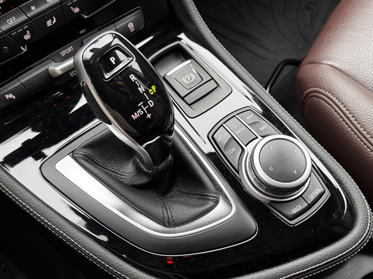 BMW 218i 2020 — Миниатюра 12