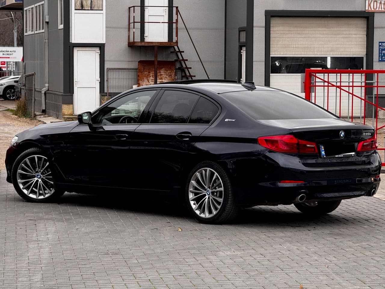 BMW 530e 2019 — Миниатюра 3