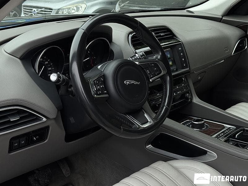 Jaguar F-Pace 2017 — Миниатюра 10