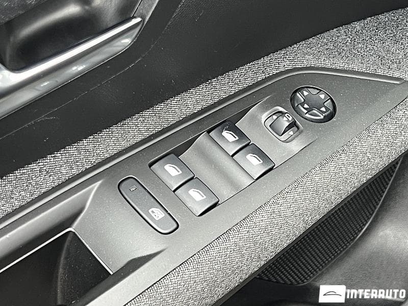 Peugeot 3008 2019 — Миниатюра 18