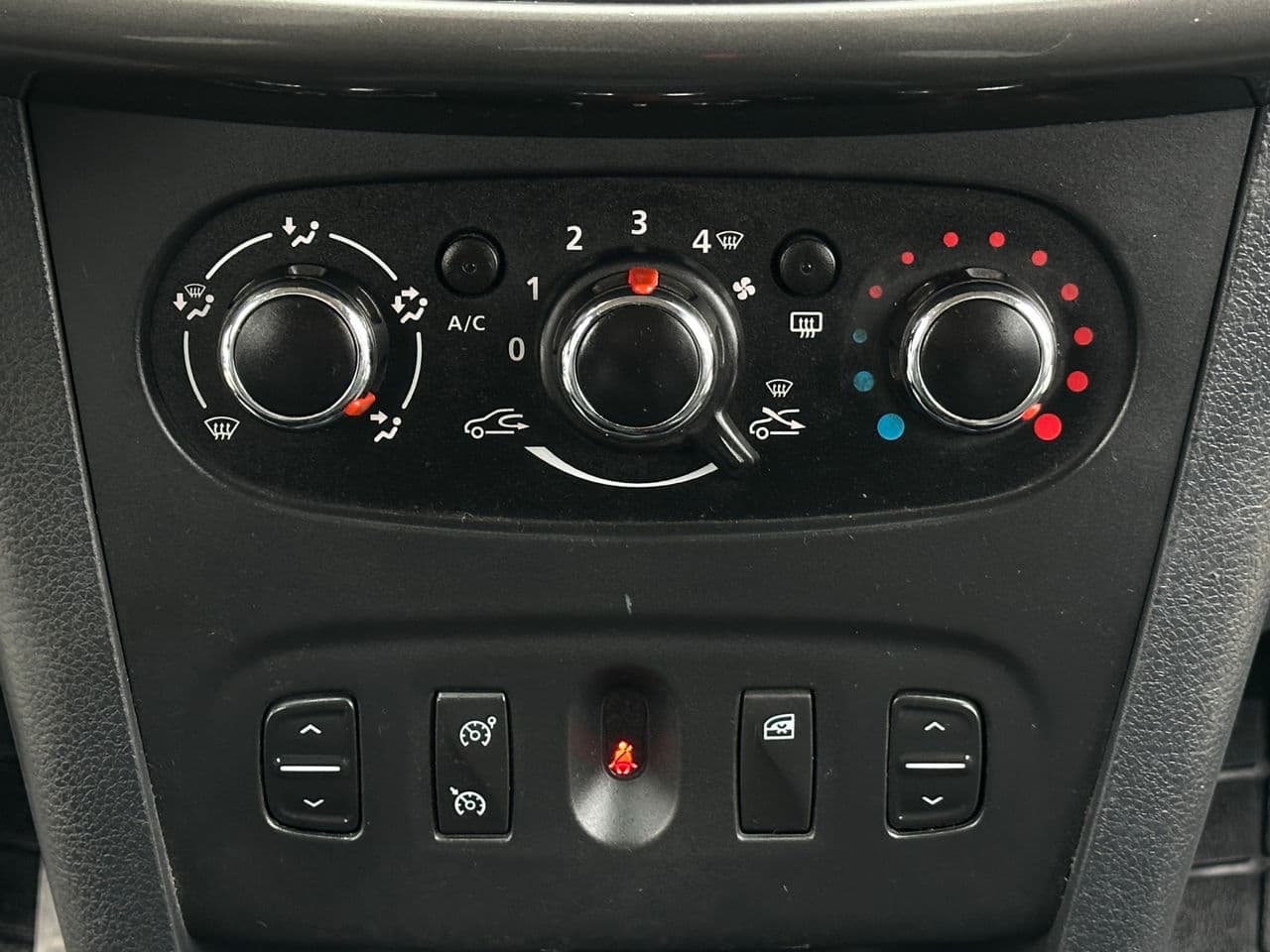Dacia Sandero Stepway 2016 — Миниатюра 10