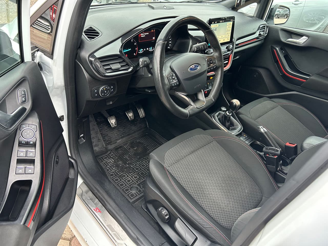 Ford Fiesta 2017 — Миниатюра 5