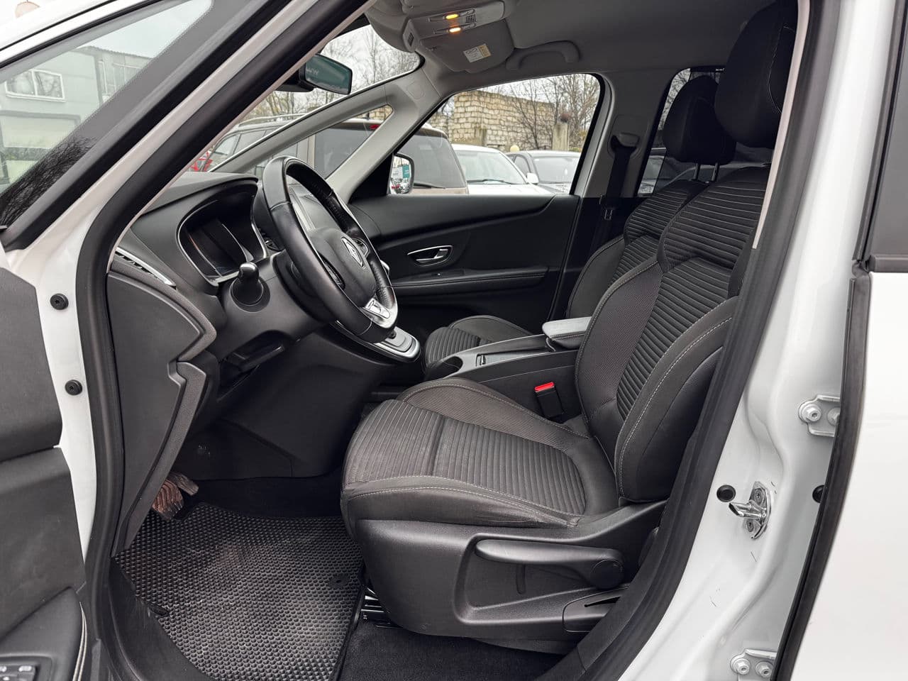 Renault Grand Scenic 2017 — Миниатюра 5