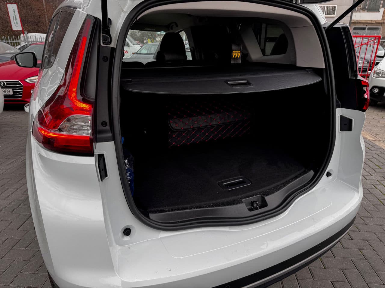 Renault Grand Scenic 2017 — Миниатюра 17