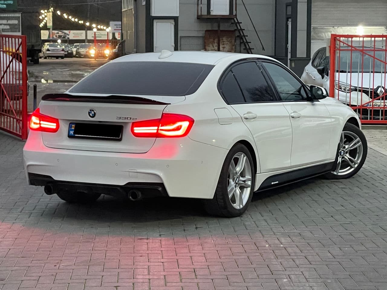 BMW 330E 2017 — Миниатюра 3