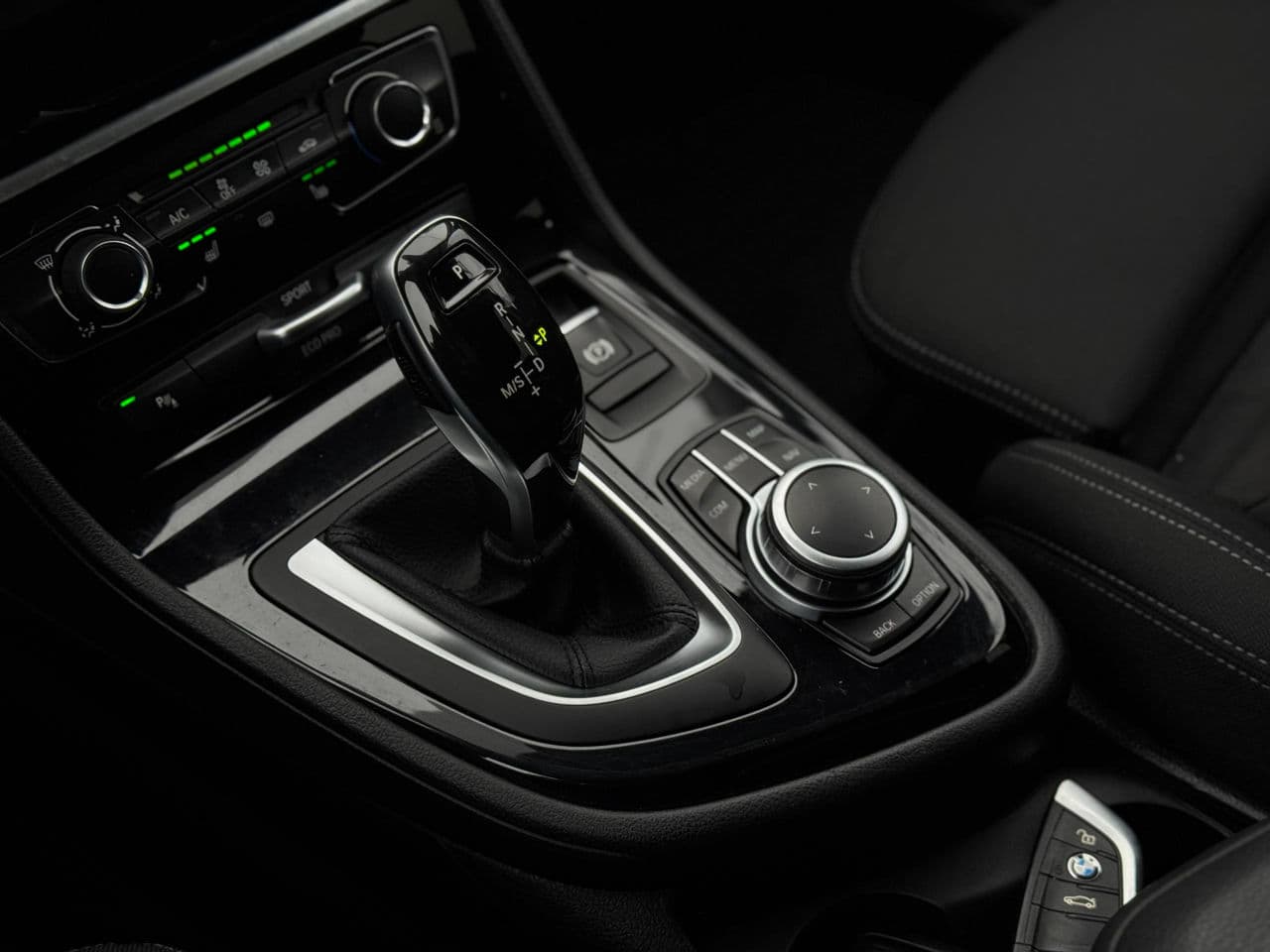 BMW 216d 2019 — Миниатюра 13