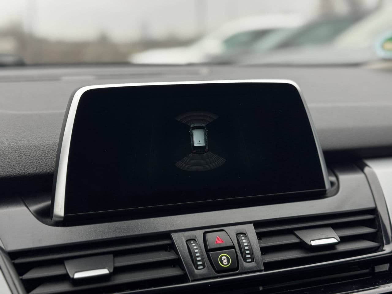 BMW 216d 2019 — Миниатюра 10