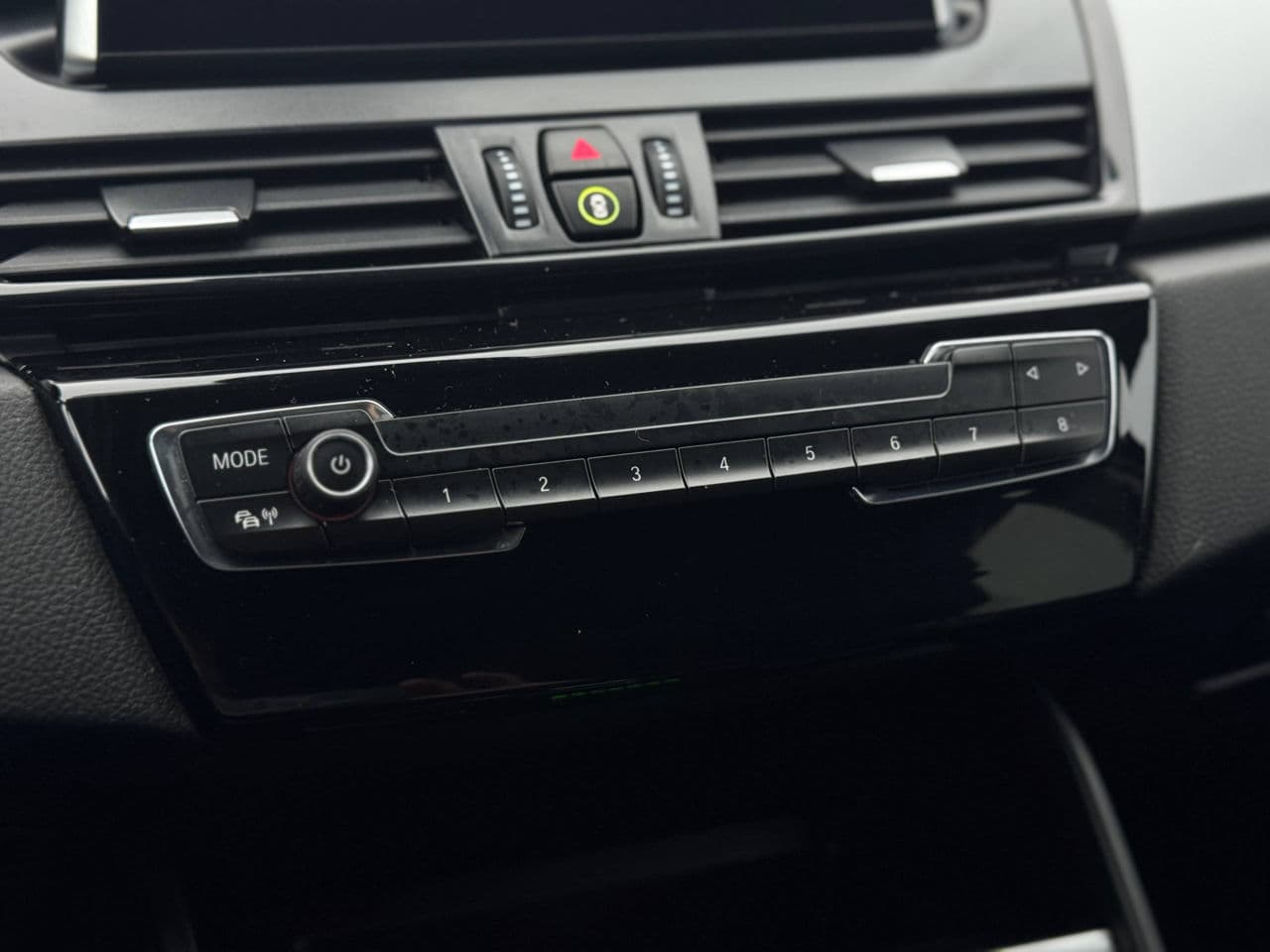 BMW 216d 2019 — Миниатюра 11