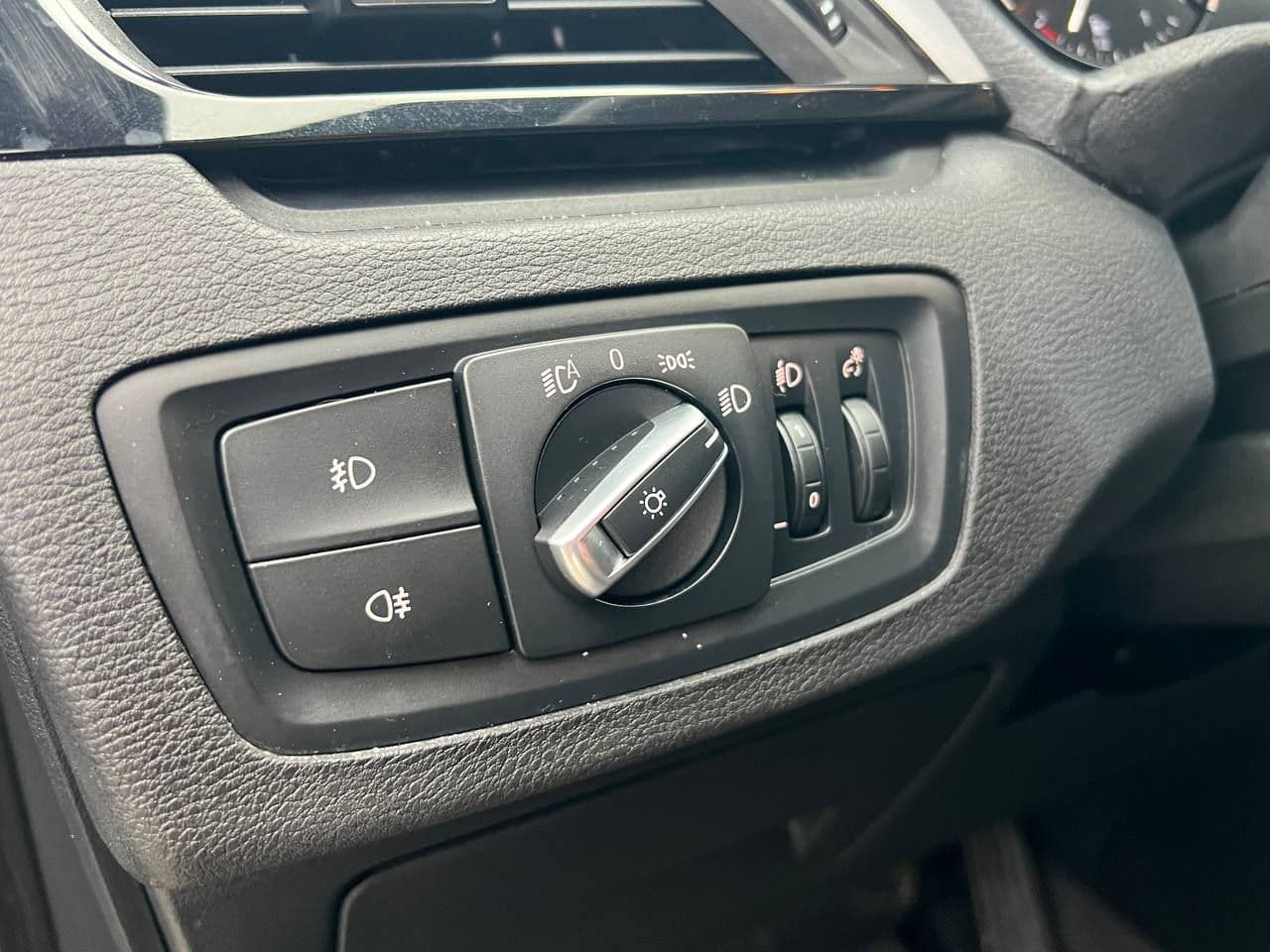 2021 BMW X1 2.5e — Miniatură 13