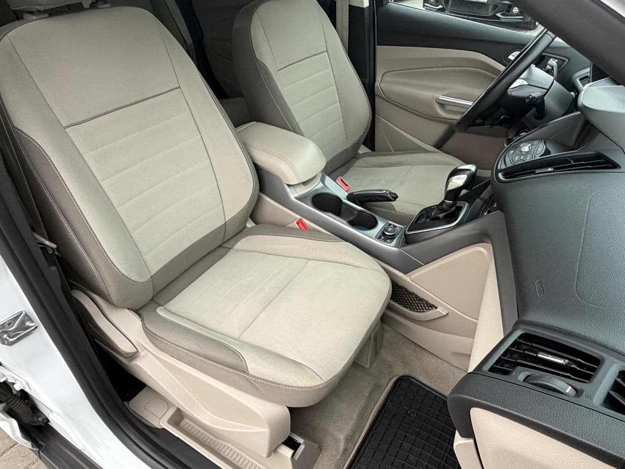 Ford C-MAX 2015 — Миниатюра 14