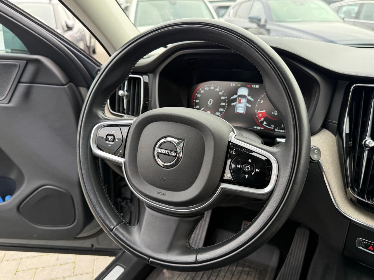 Volvo XC 60 2021 — Миниатюра 7