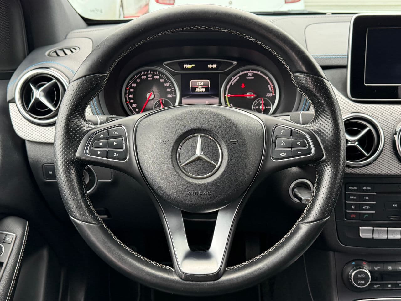 Mercedes B 250E 2015 — Миниатюра 11