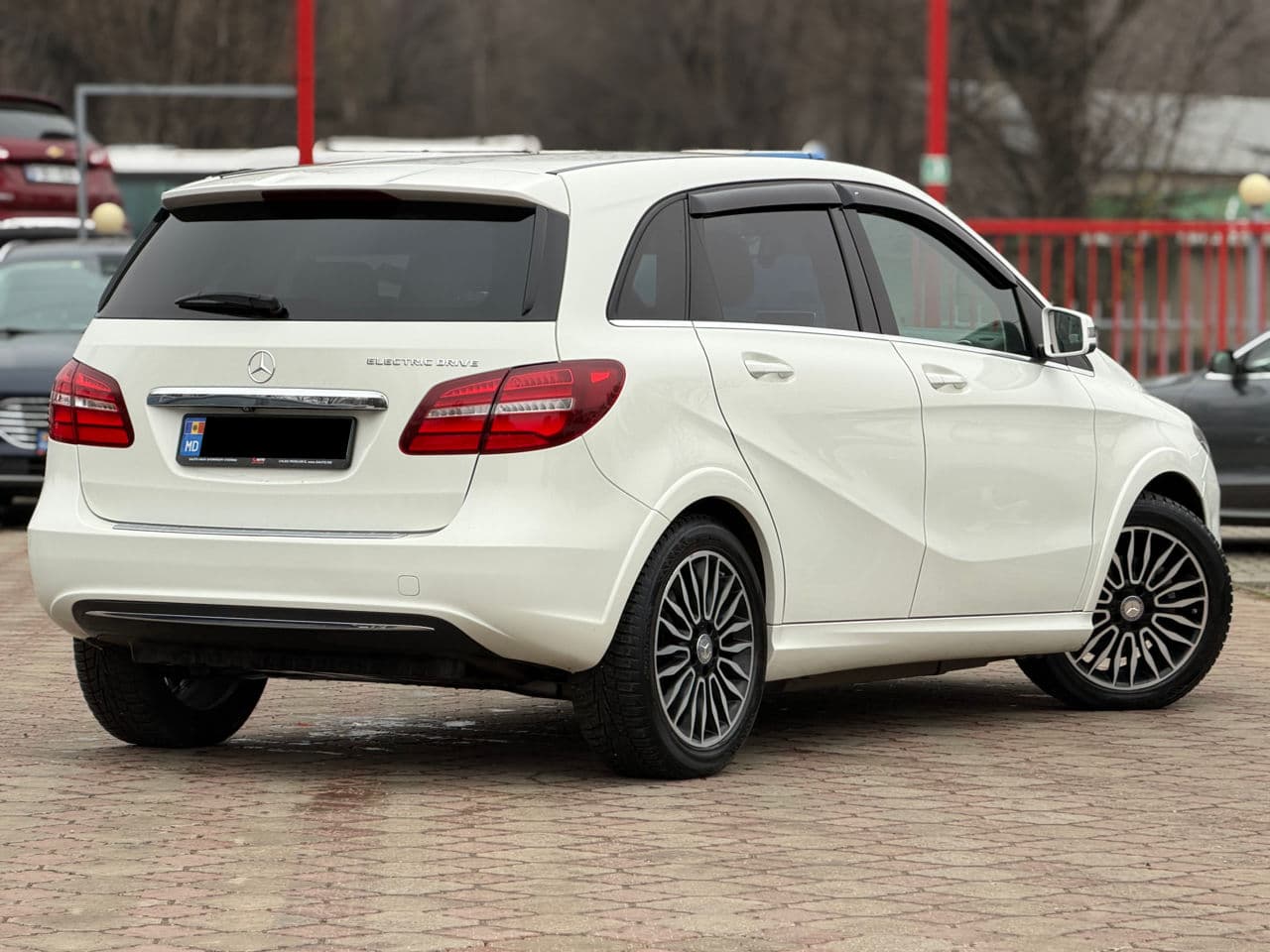 Mercedes B 250E 2015 — Миниатюра 3