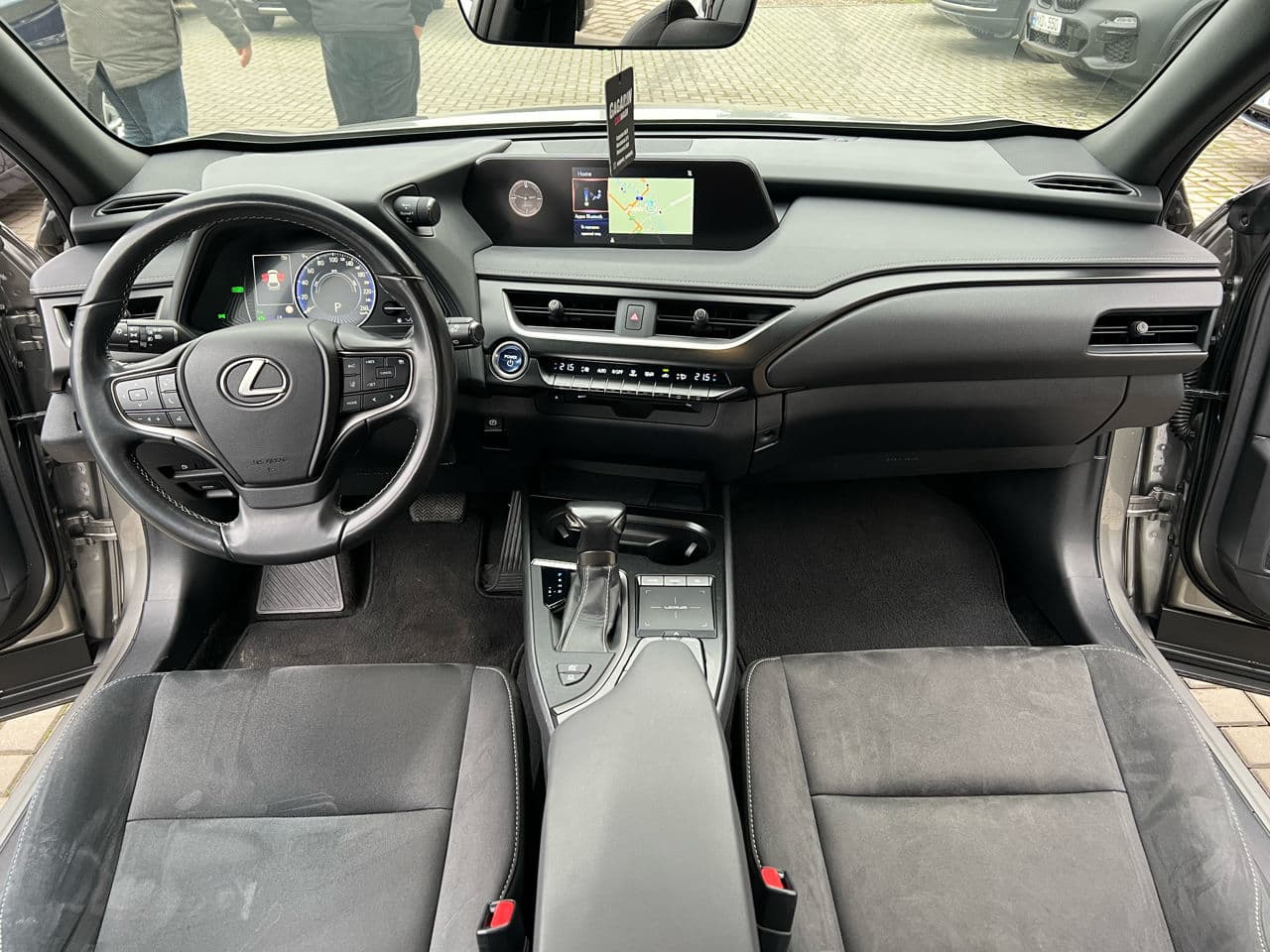Lexus UX 250h 2019 — Миниатюра 9