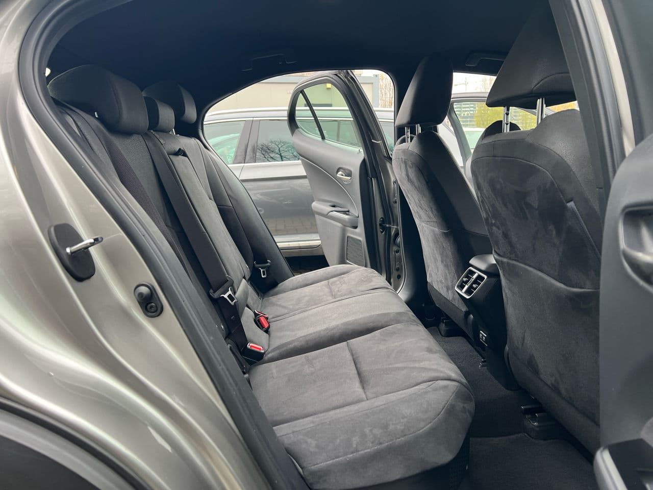 Lexus UX 250h 2019 — Миниатюра 17