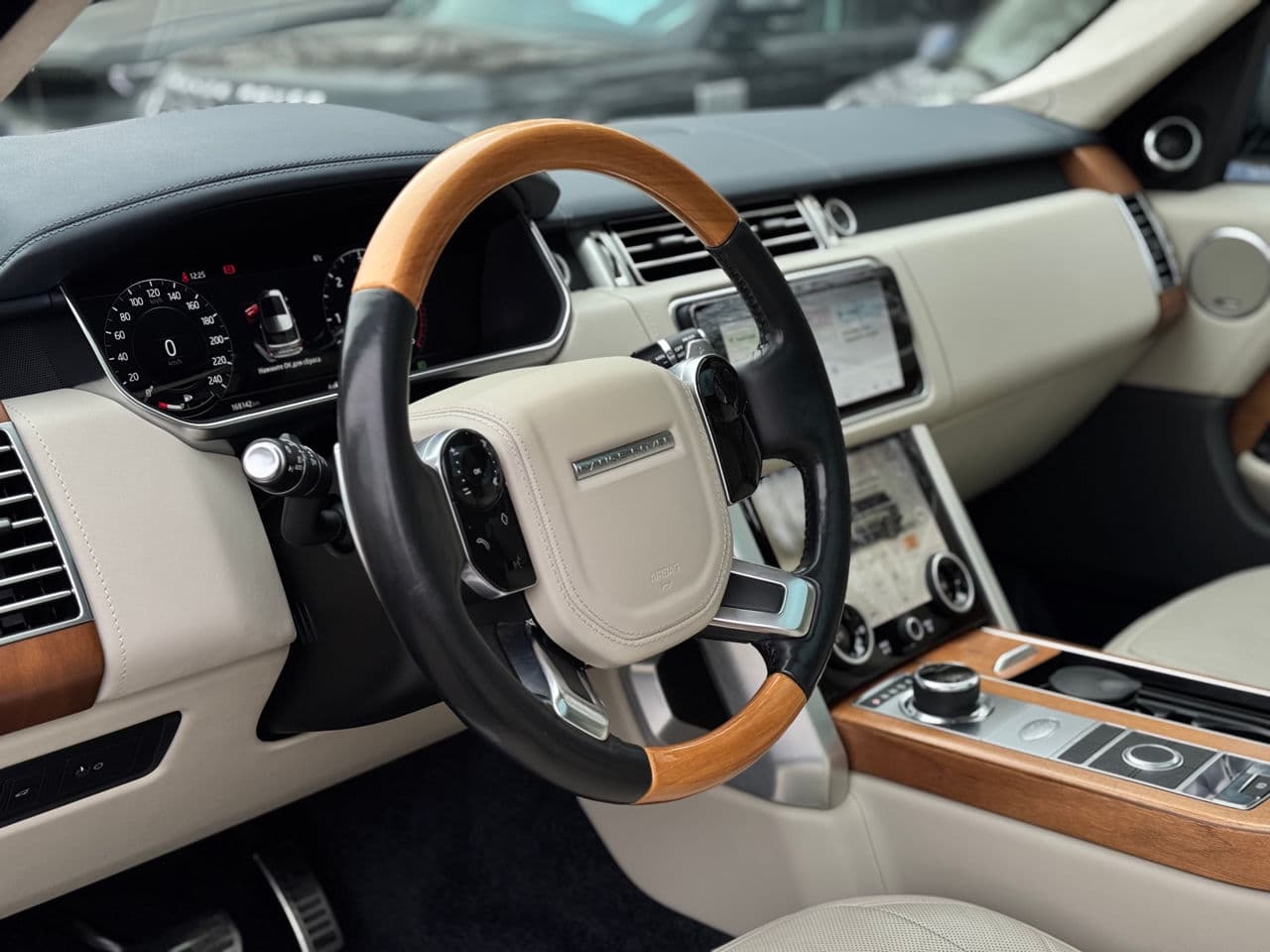 Land Rover Range Rover Vogue 2019 — Миниатюра 12