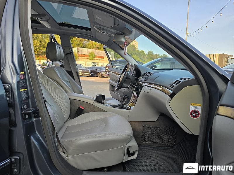 Mercedes E 320 2006 — Миниатюра 16