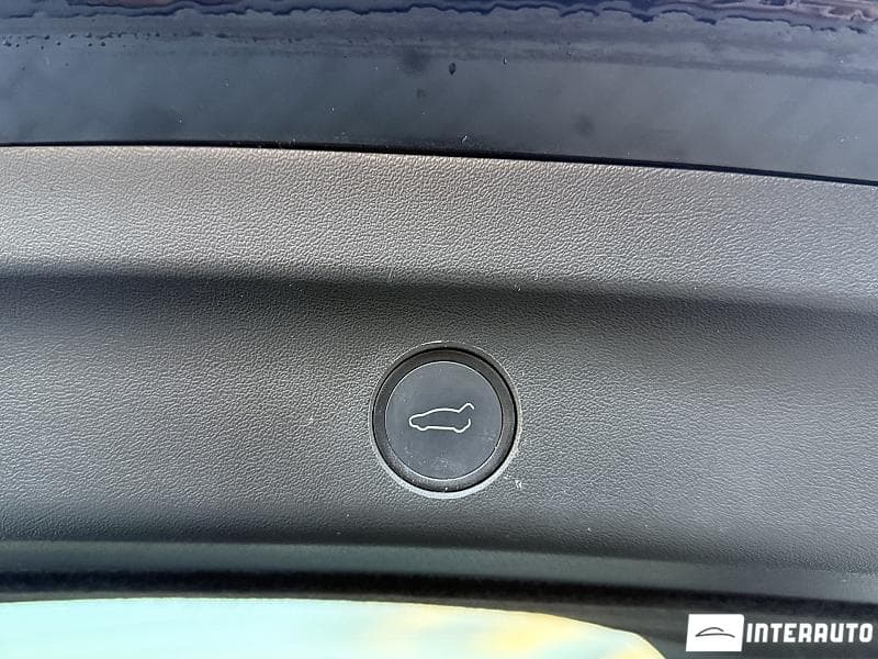 Tesla Model Y 2020 — Миниатюра 17