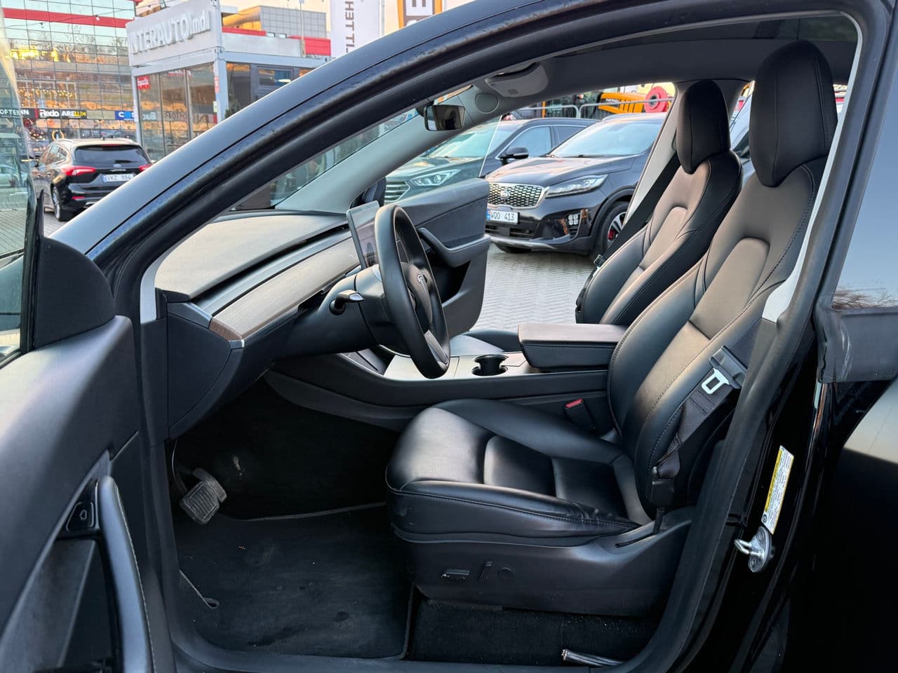 Tesla Model Y 2020 — Миниатюра 5