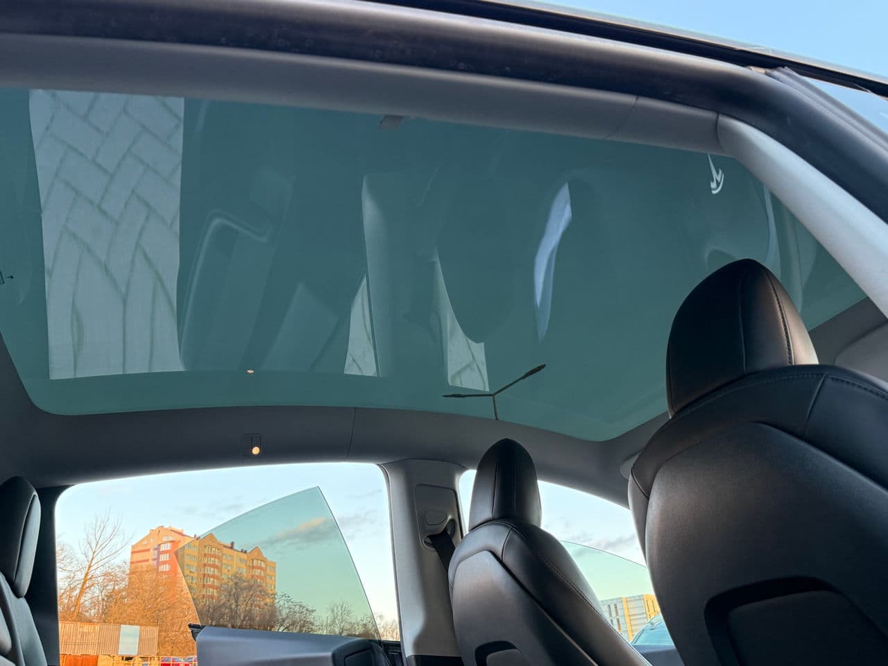 Tesla Model Y 2020 — Миниатюра 12