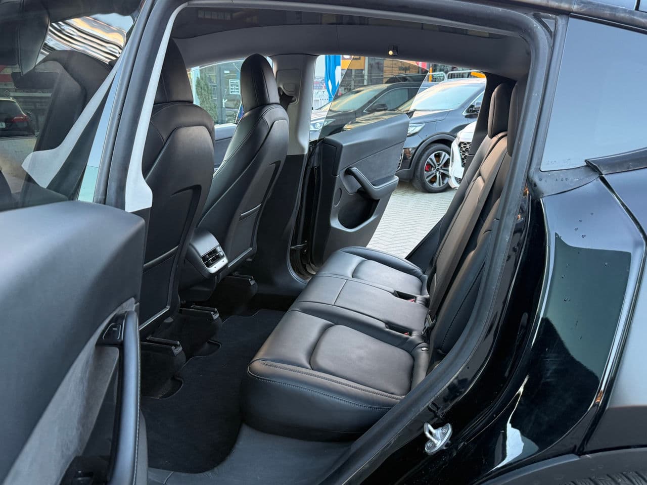 Tesla Model Y 2020 — Миниатюра 11