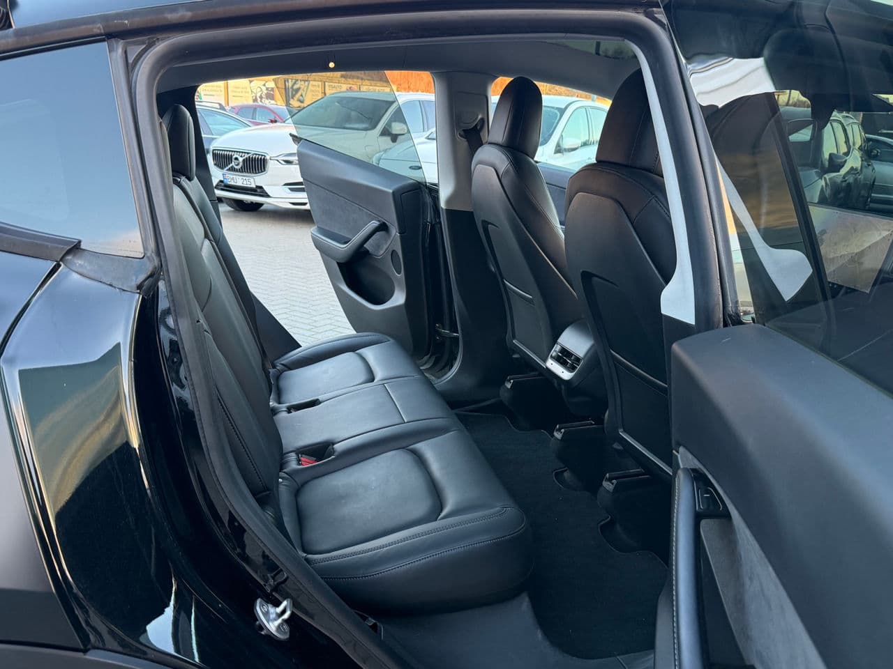 Tesla Model Y 2020 — Миниатюра 13