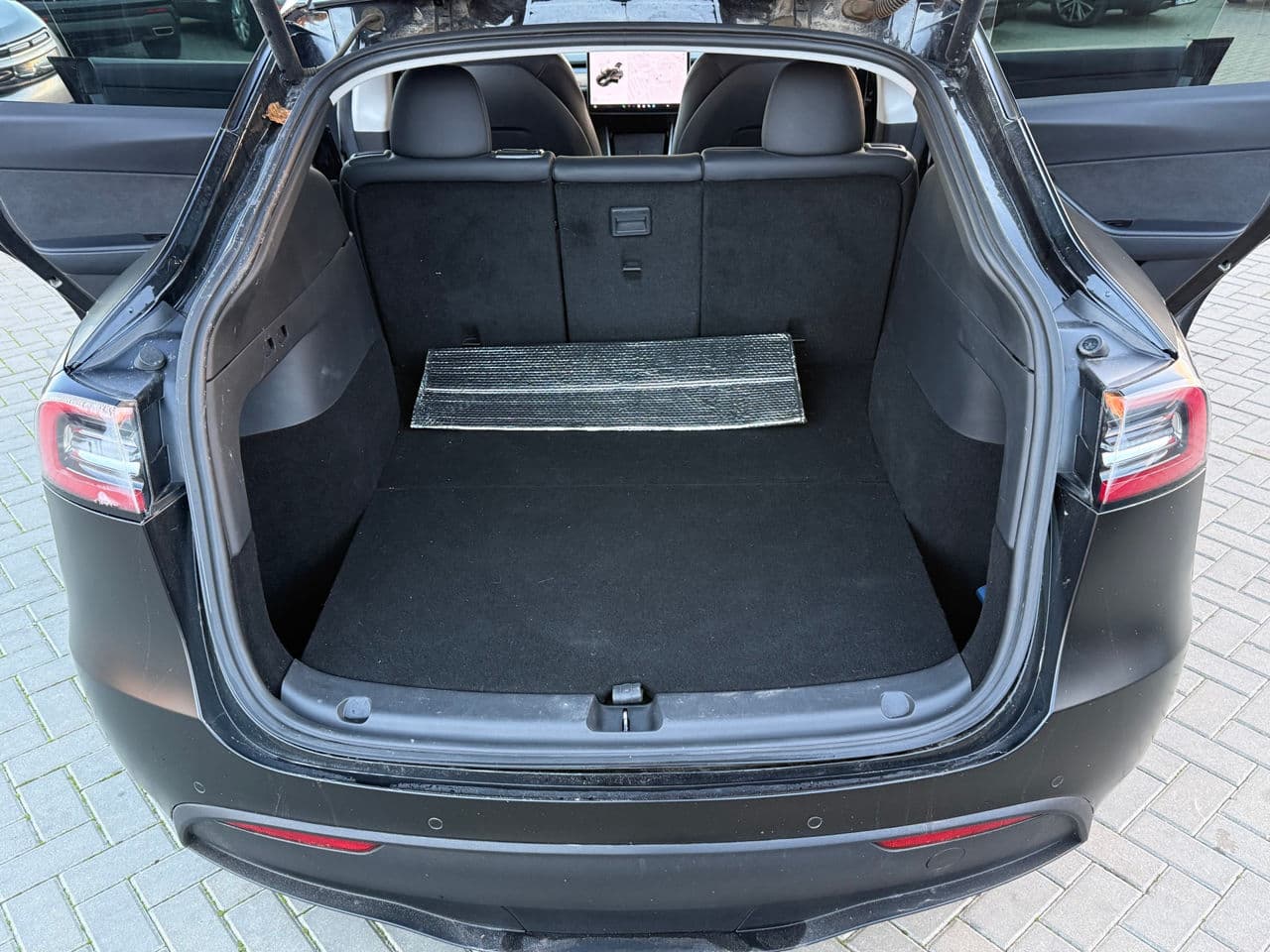 Tesla Model Y 2020 — Миниатюра 18