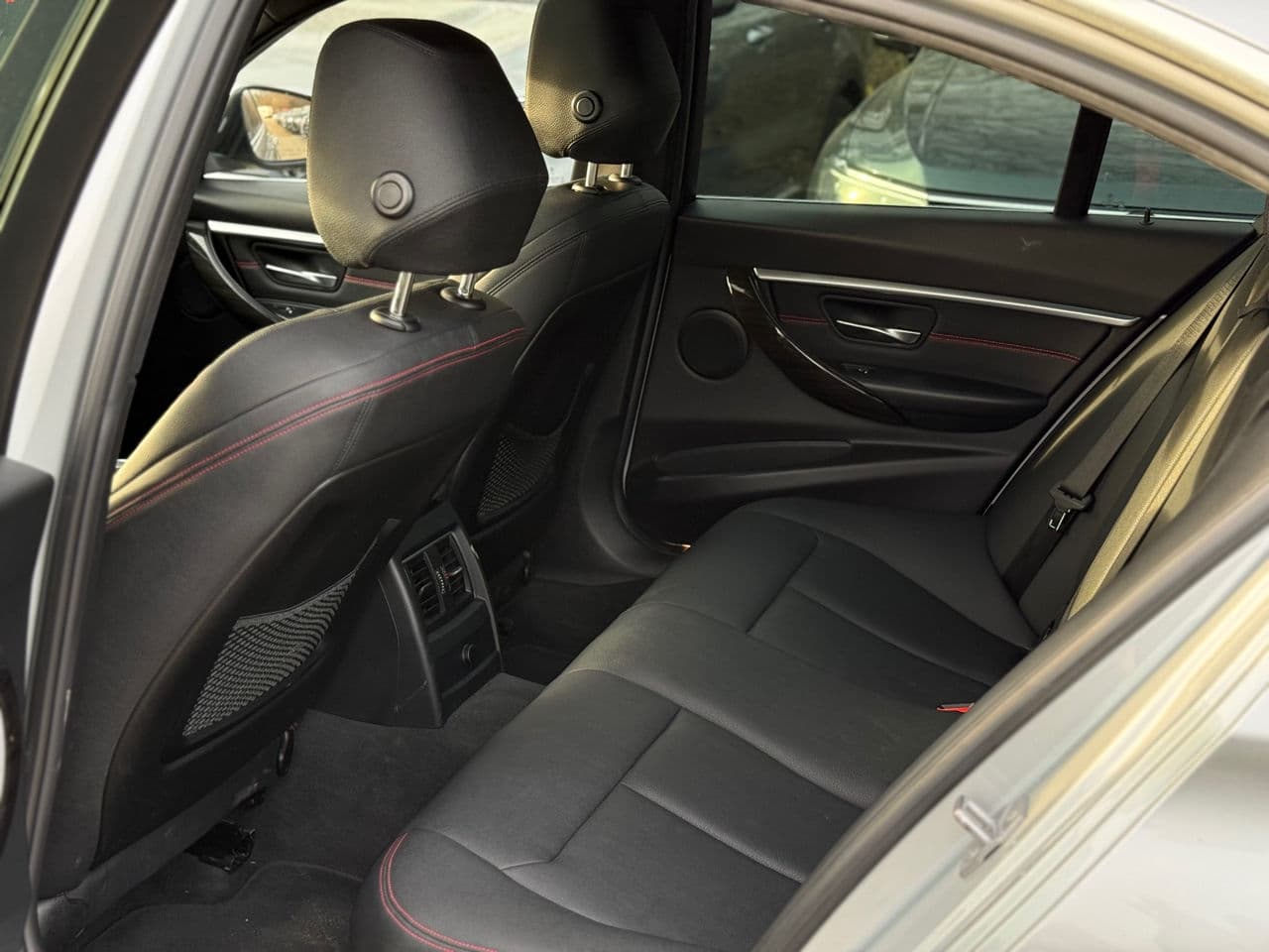 BMW 330 2017 — Миниатюра 17