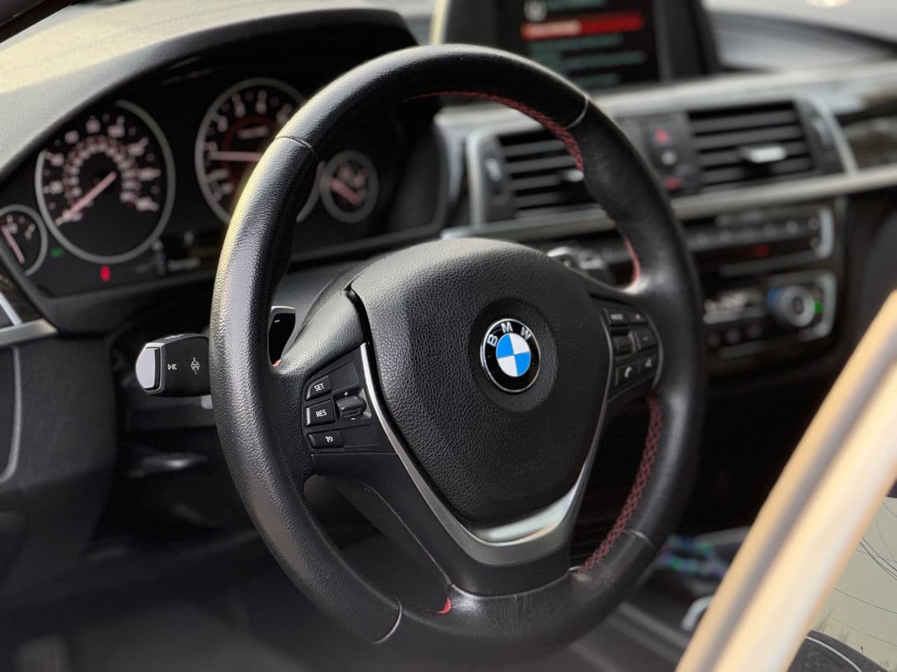 BMW 330 2017 — Миниатюра 10