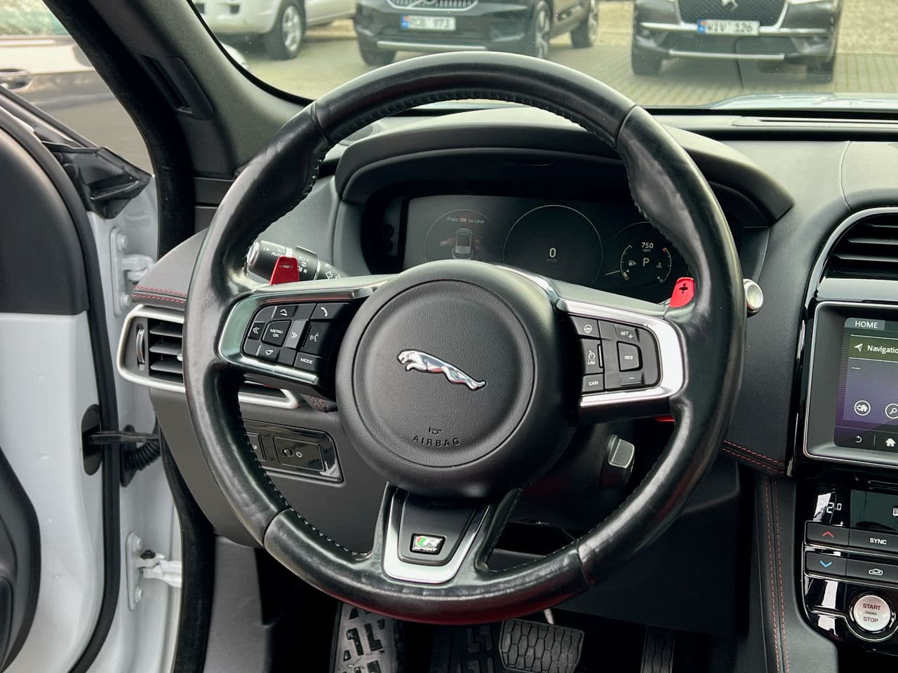 Jaguar F-Pace 2016 — Миниатюра 12