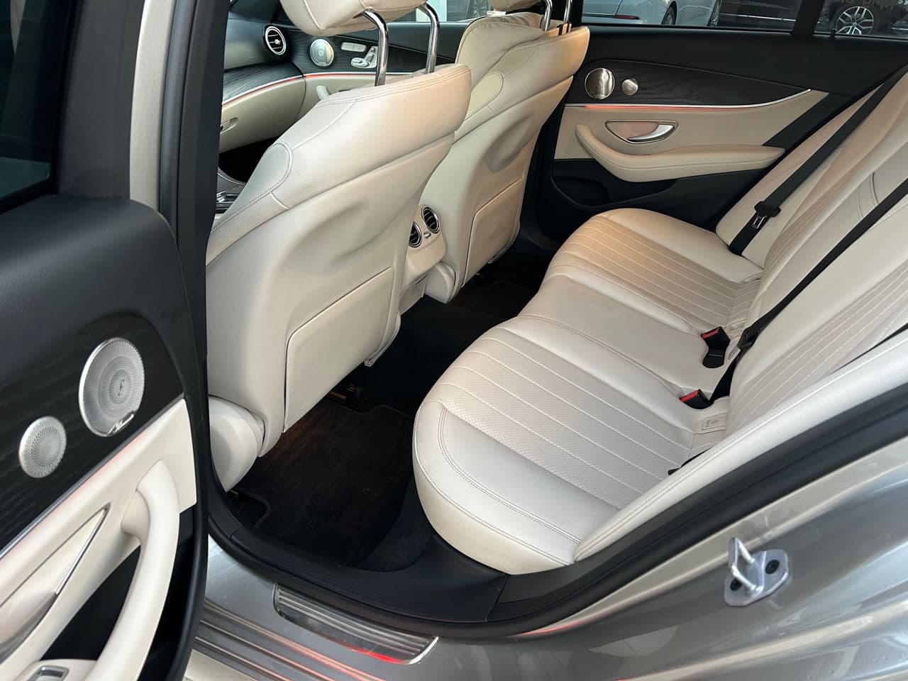 Mercedes E 350 2023 — Миниатюра 18