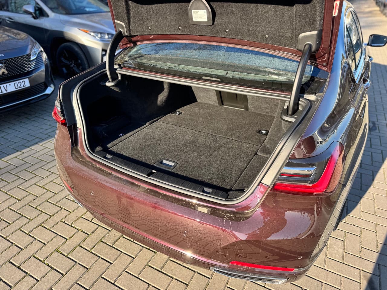 BMW 745e 2019 — Миниатюра 5