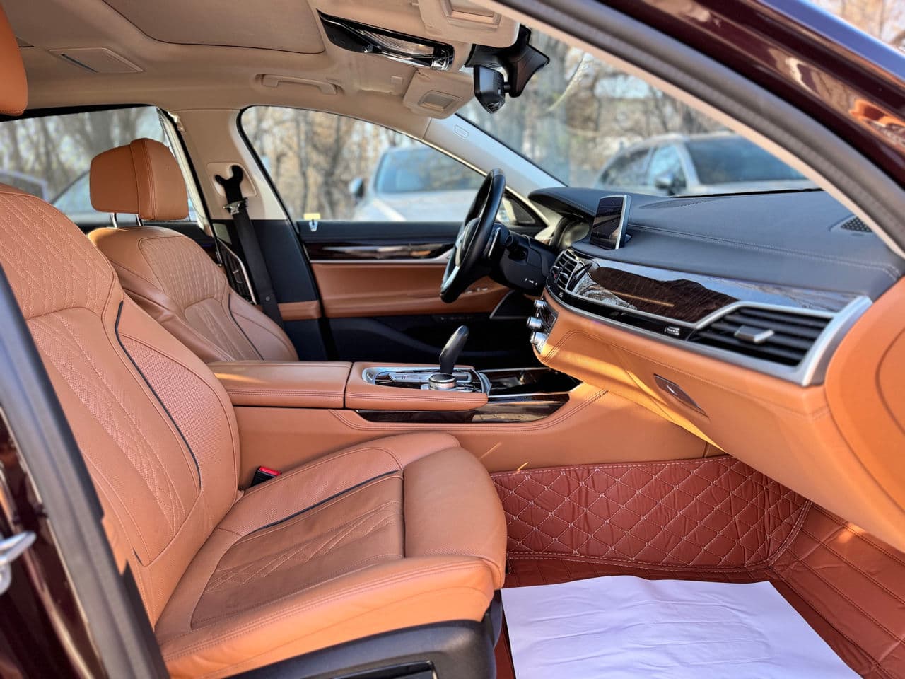 BMW 745e 2019 — Миниатюра 23