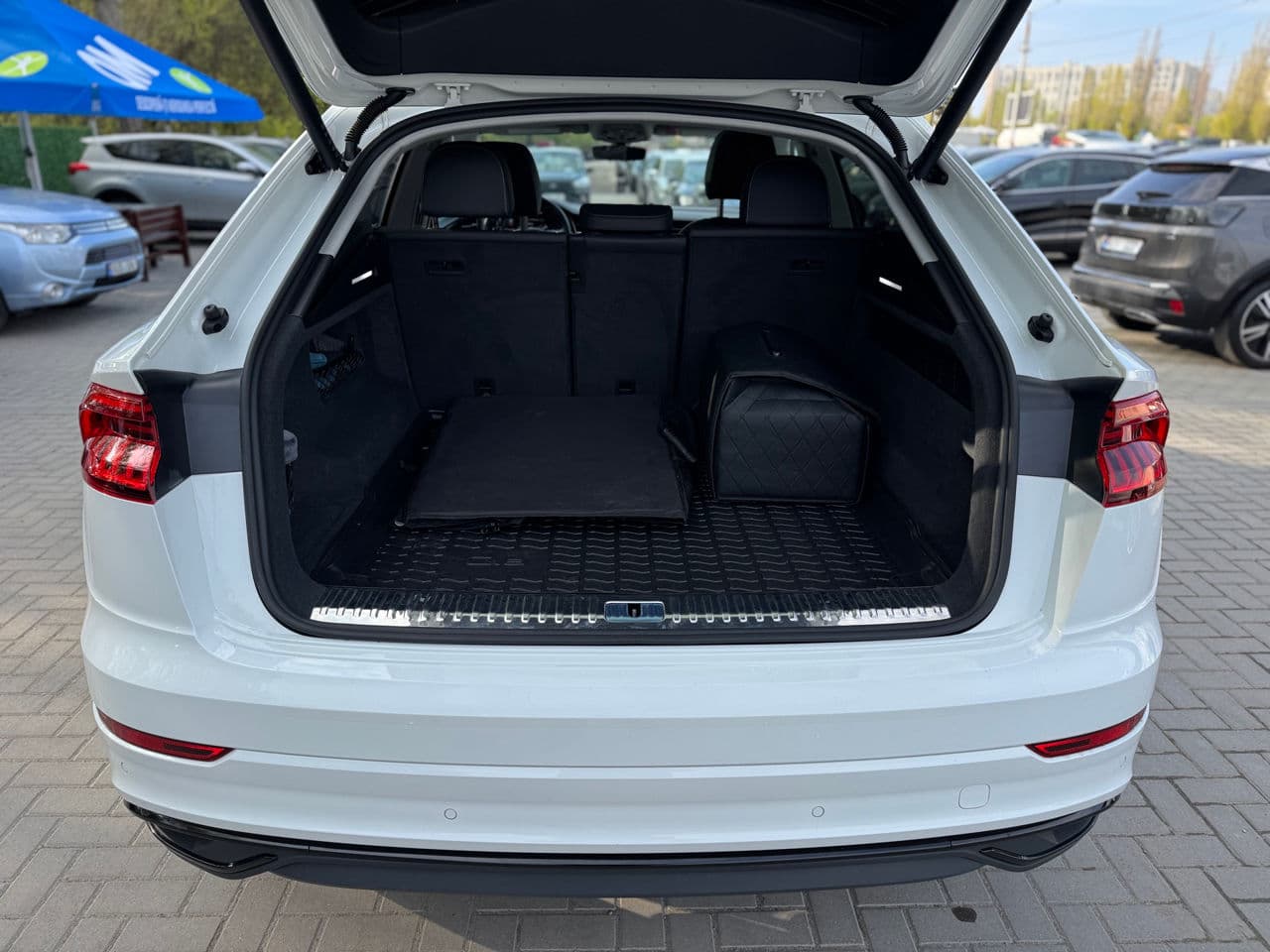 Audi Q8 2023 — Миниатюра 5