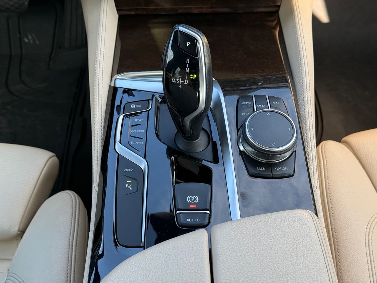 BMW 530e 2018 — Миниатюра 11