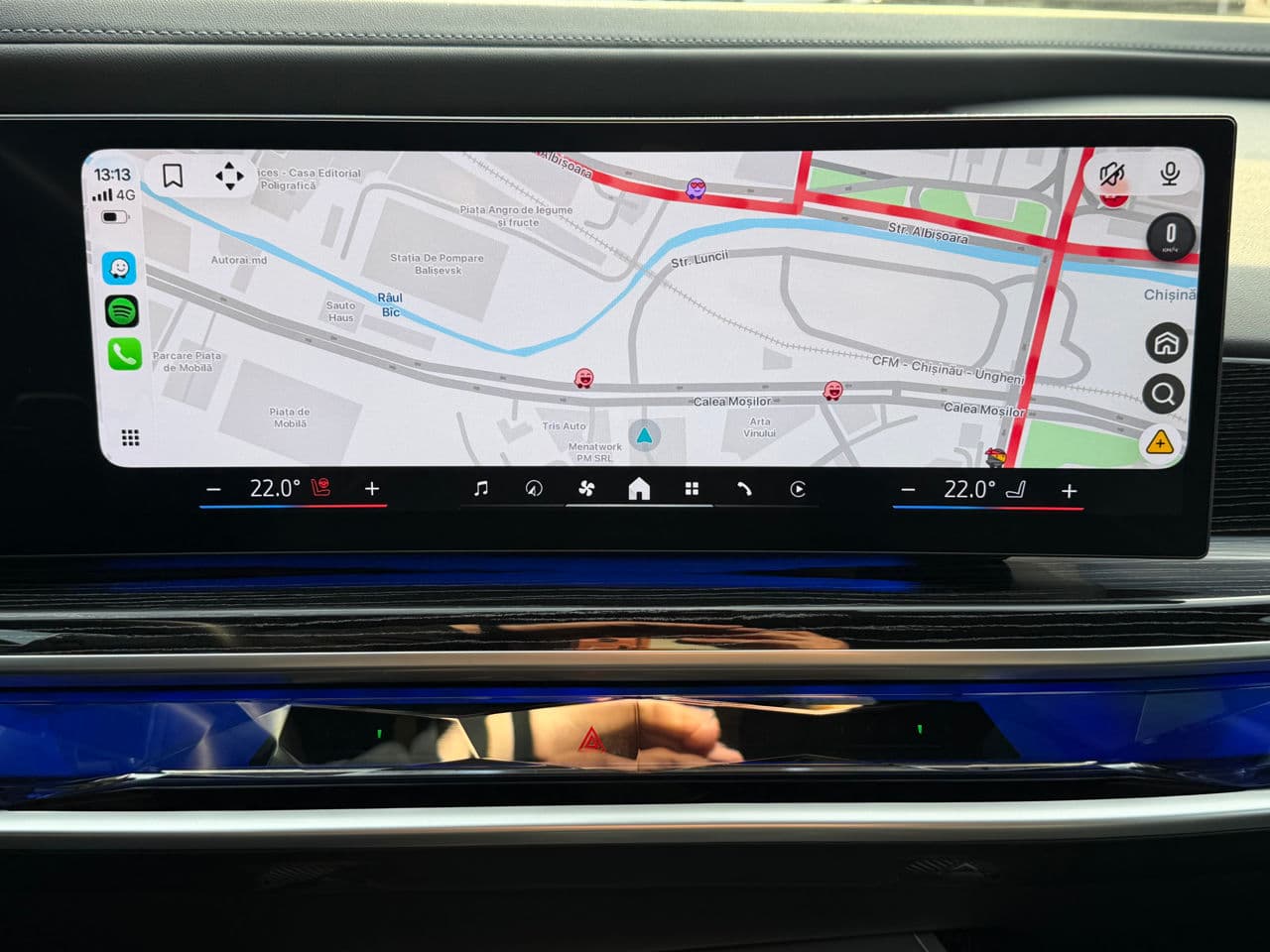 BMW 750e XDrive 2024 — Миниатюра 13