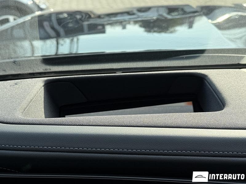 BMW 750e XDrive 2024 — Миниатюра 18