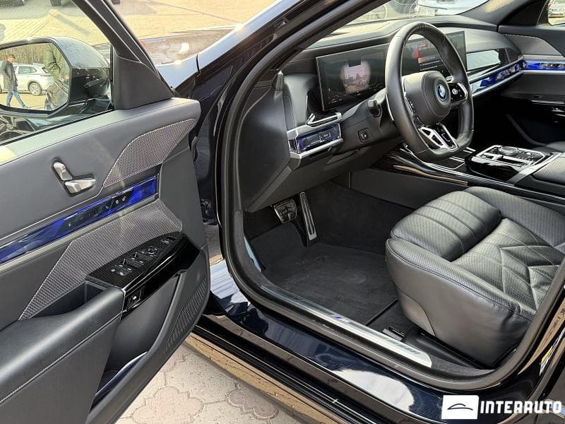 BMW 750e XDrive 2024 — Миниатюра 6