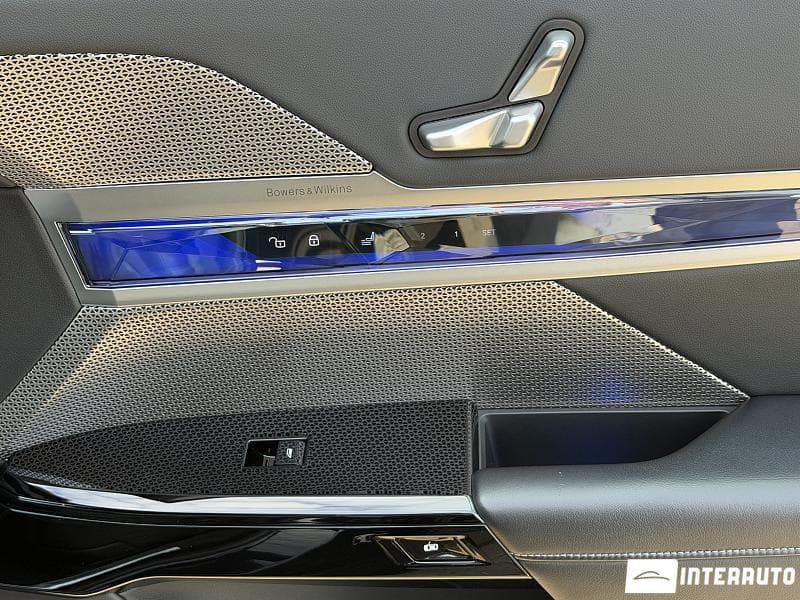 BMW 750e XDrive 2024 — Миниатюра 23
