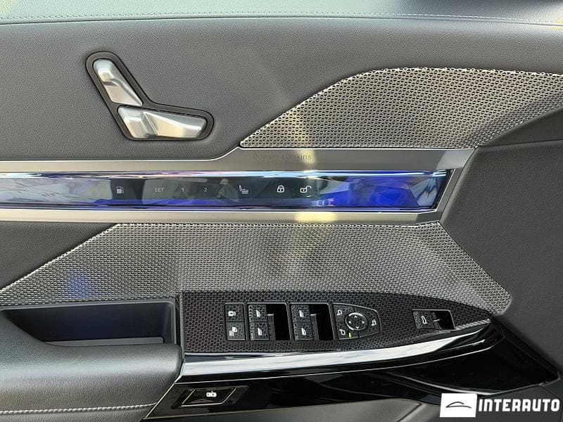 BMW 750e XDrive 2024 — Миниатюра 8
