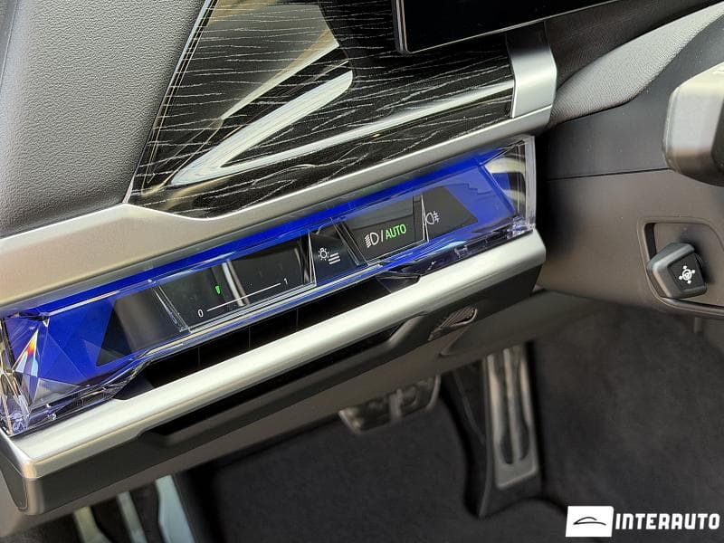 BMW 750e XDrive 2024 — Миниатюра 10